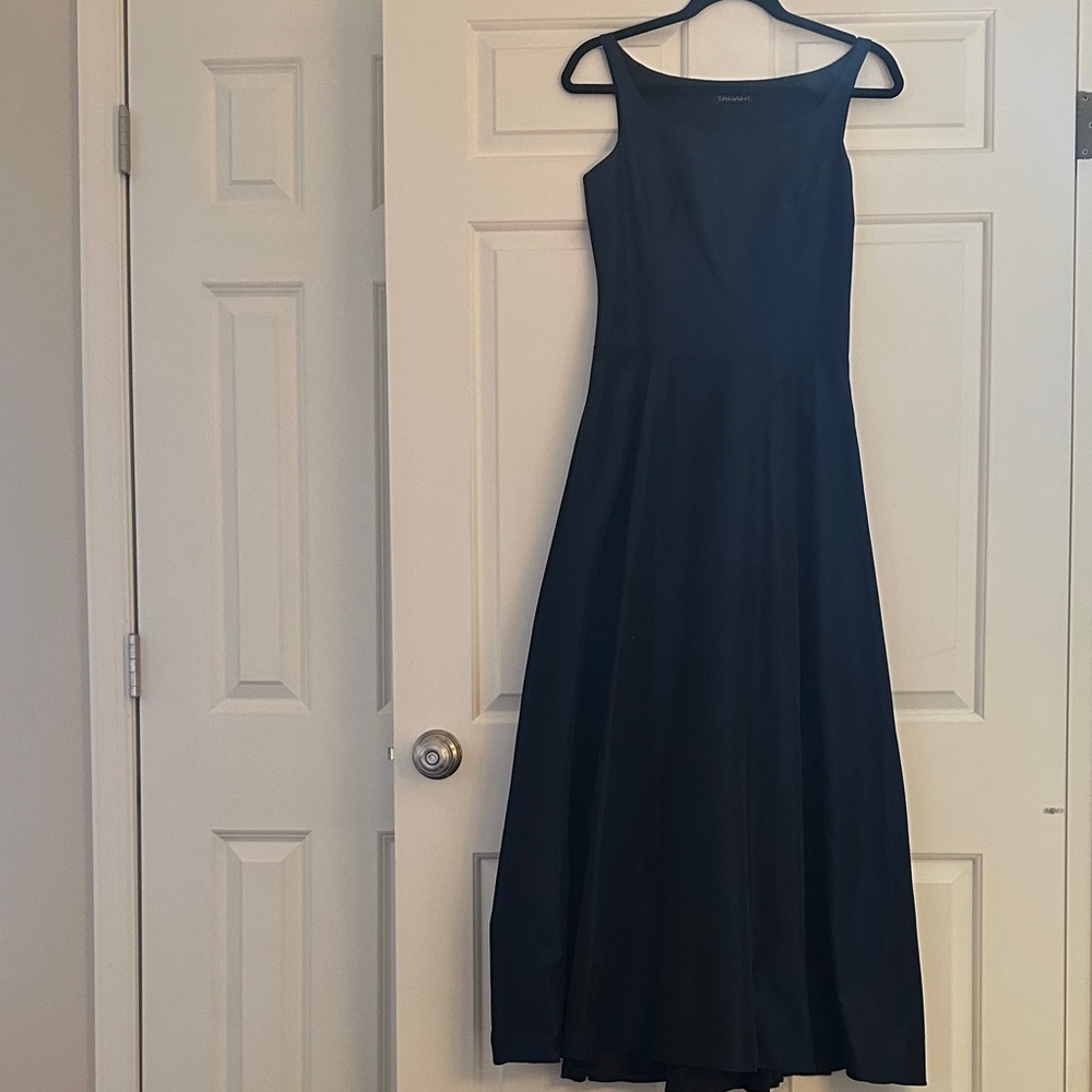 Tahari Elegant Black Sleeveless Maxi Dress